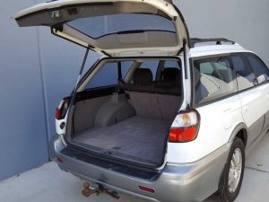 Automatic Subaru Outback Wagon White 2001