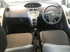 Hatchback-Toyota-Yaris-2010-11